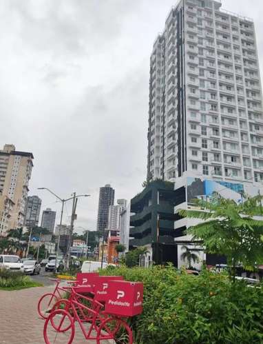Se alquila apartamento en Bella Vista - Imagen 1