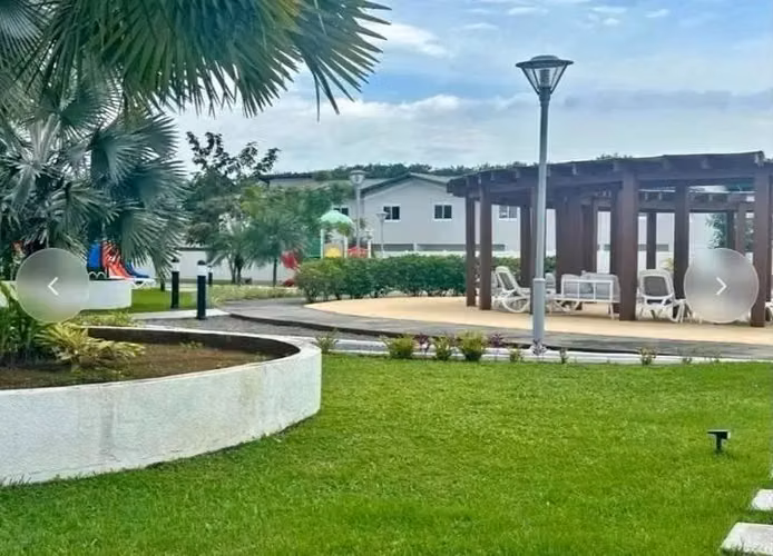 Se alquila linda casa en Costa Sur