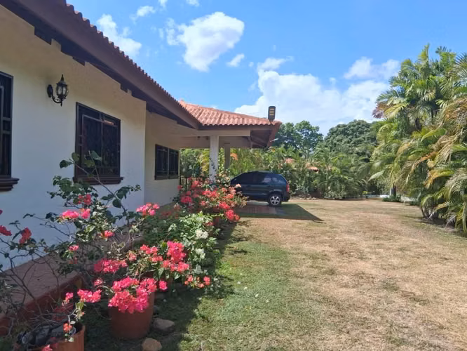Chame - Bejuco, Hermosa e Imponente Residencia 1,945m2 $475,000