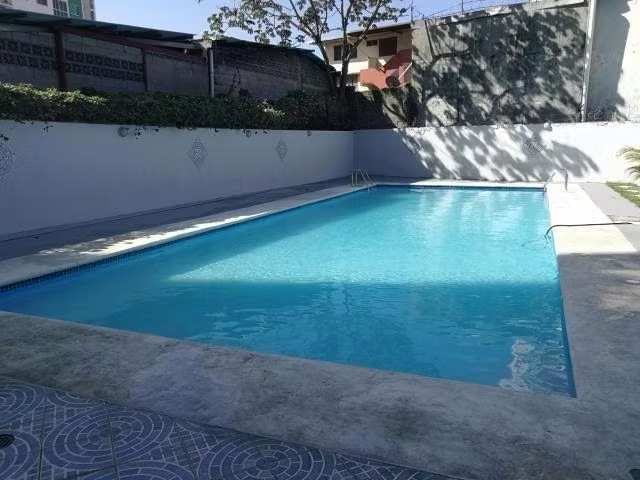 En Carrasquilla, venta de apartamento PH Sunshine By The Park, acceso directo al Parque Omar