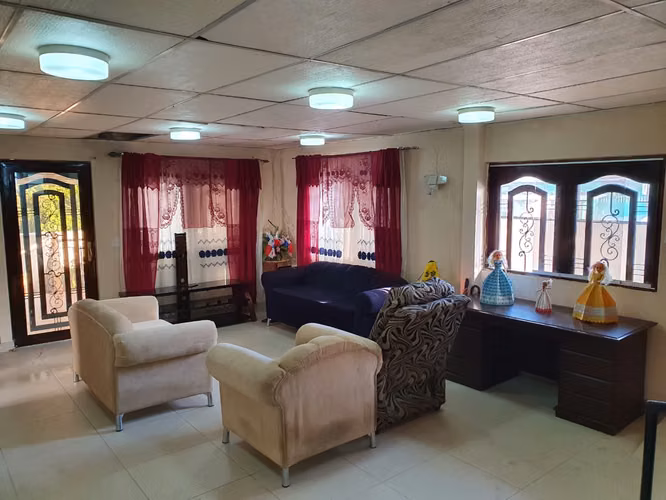 Alquilo casa detrás del rey de Milla 8-4 Recamaras-Amoblado