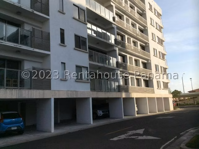 Venta de Apartamento PH Midrise en Panama Pacifico. 26LBR2638