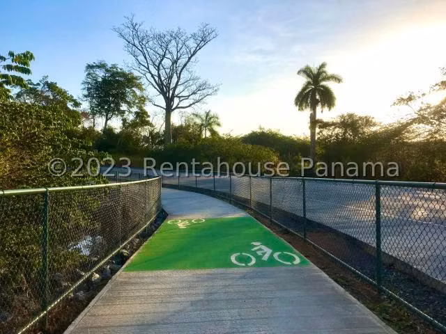 Venta de Apartamento PH Midrise en Panama Pacifico. 26LBR2638
