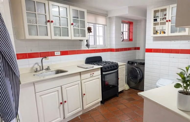 Apartamento en Casco Antiguo I Amoblado I 2 Rec I con balcon y vista al mar