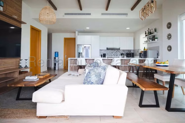 Vendo Apartamento de 194 m² en PH Playa Escondida, Colón 26-3381GG