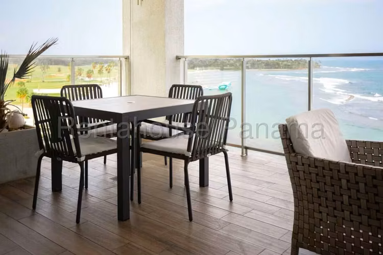 Vendo Apartamento de 194 m² en PH Playa Escondida, Colón 26-3381GG