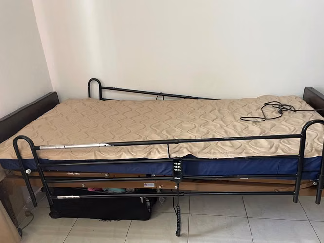 Se Vende Cama Eléctrica con colchón anti úlceras para persona encamada