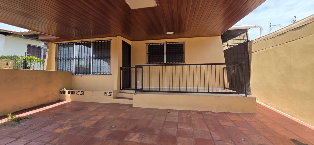 3Rc 2B Casa en bulevard, lista para ocupar