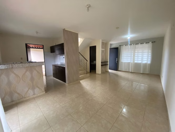 Casa en Alquiler | Cluster Los Pinos | Las Arboledas | ¡Lista para Mudarse!