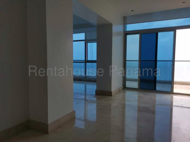 Se Vende Apartamento en Costa del Este MDV27-721
