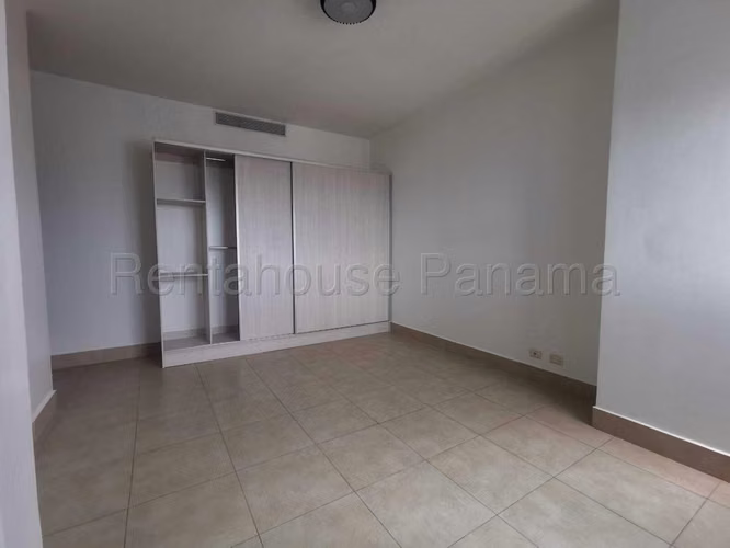 Se Vende Apartamento en Costa del Este MDV27-721