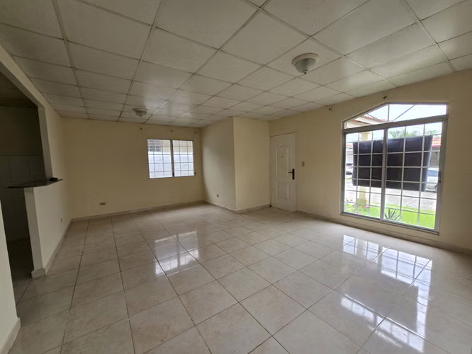ALQUILO 675 / VENDO $143,000 / BOULEVARD EL LAGO / LAS CUMBRES / 6 3 7 8 - 5'4'7'0 - Imagen 2