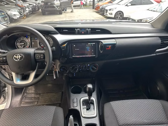 Toyota Hilux 2024 - Imagen 8