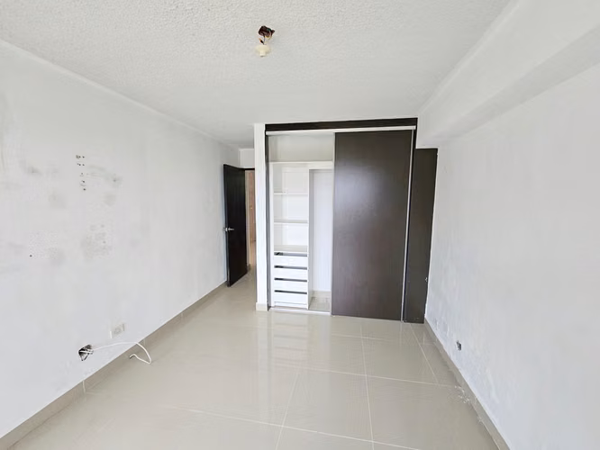 Venta Apartamento de Esquina con Patio Privado en Altamira Gardens. Haga su oferta