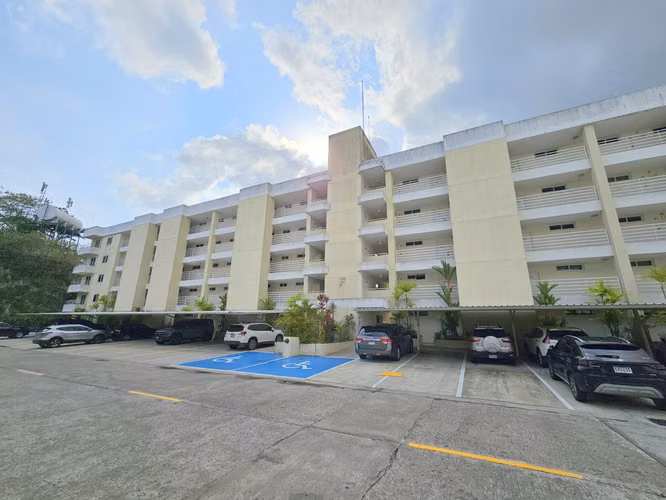 Venta Apartamento de Esquina con Patio Privado en Altamira Gardens. Haga su oferta