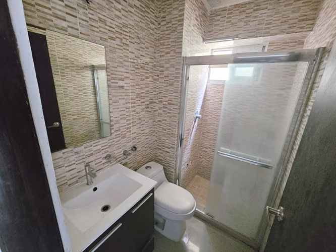 Venta Apartamento de Esquina con Patio Privado en Altamira Gardens. Haga su oferta