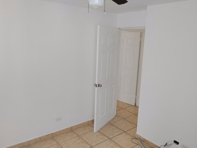 Apartamento en Carrasquilla de 86m2 con balcón y 2 recámaras