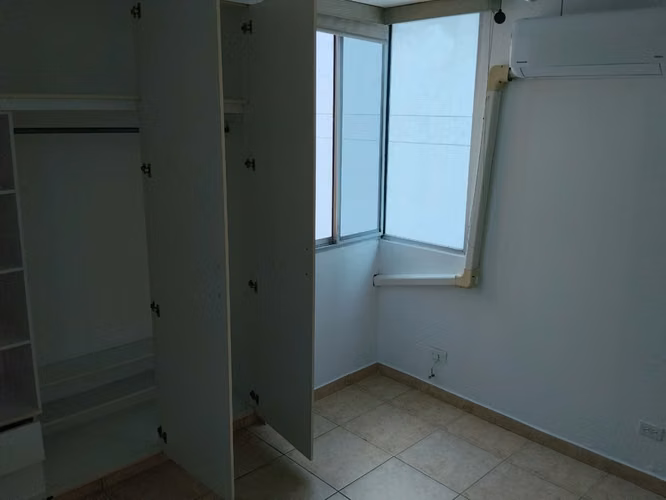 Apartamento en Carrasquilla de 86m2 con balcón y 2 recámaras