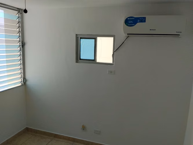 Apartamento en Carrasquilla de 86m2 con balcón y 2 recámaras