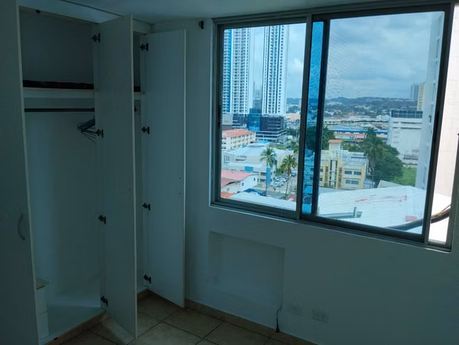 Apartamento en Carrasquilla de 86m2 con balcón y 2 recámaras