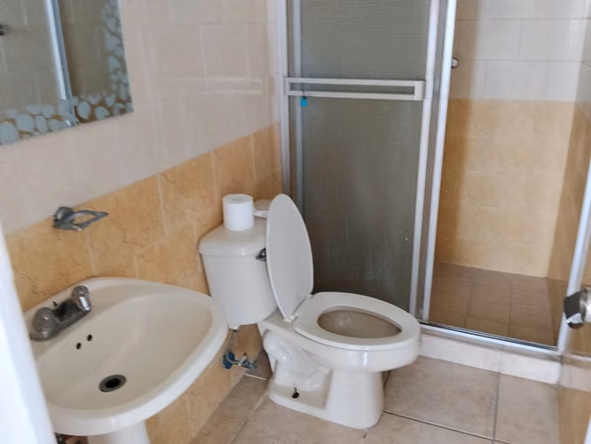 Apartamento en Carrasquilla de 86m2 con balcón y 2 recámaras