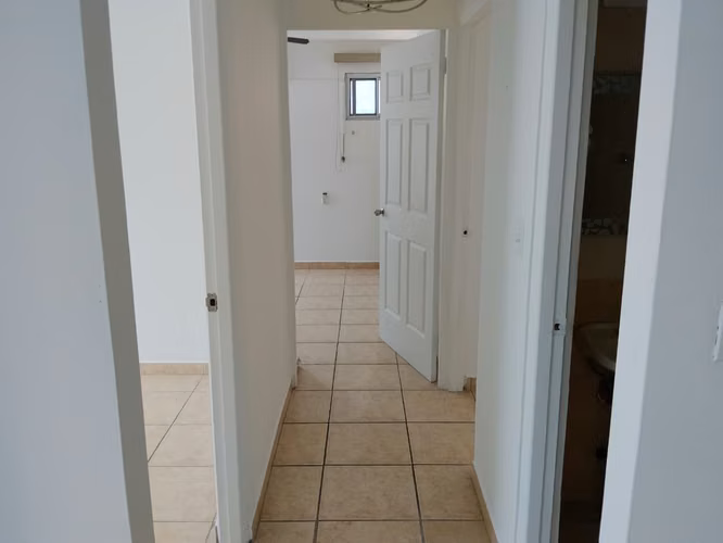 Apartamento en Carrasquilla de 86m2 con balcón y 2 recámaras