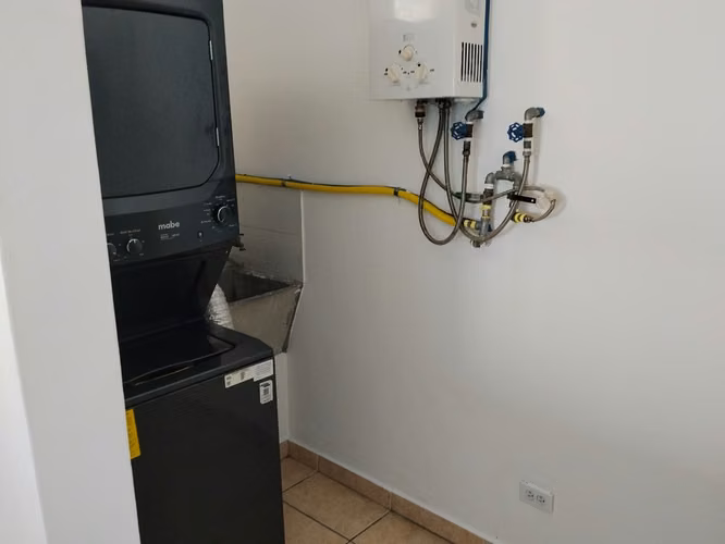 Apartamento en Carrasquilla de 86m2 con balcón y 2 recámaras