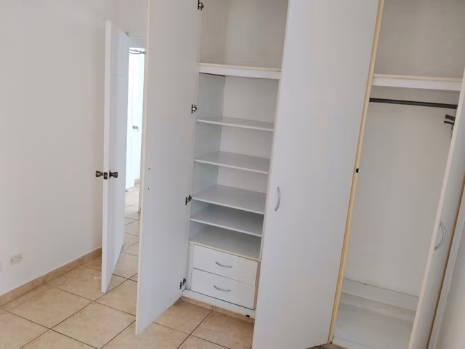 Apartamento en Carrasquilla de 86m2 con balcón y 2 recámaras