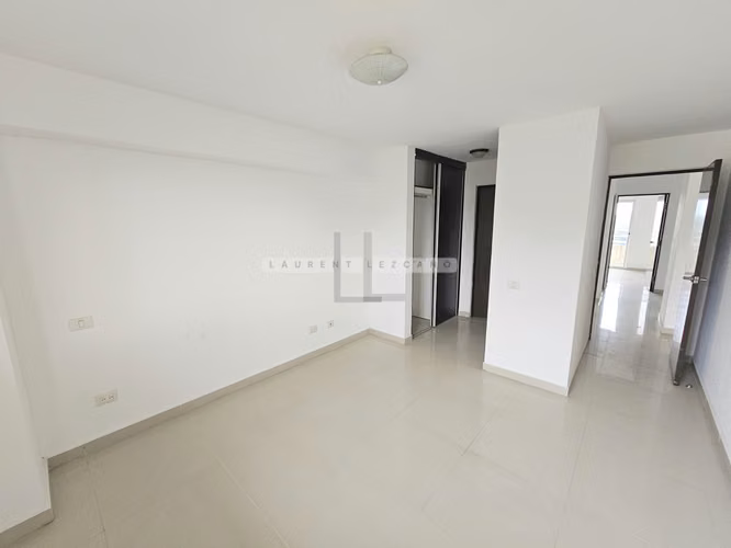 Venta de Apartamento con 2 Balcones en PH Altamira Gardens - Ancón. Haga Una Oferta