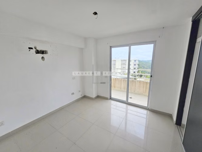 Venta de Apartamento con 2 Balcones en PH Altamira Gardens - Ancón. Haga Una Oferta