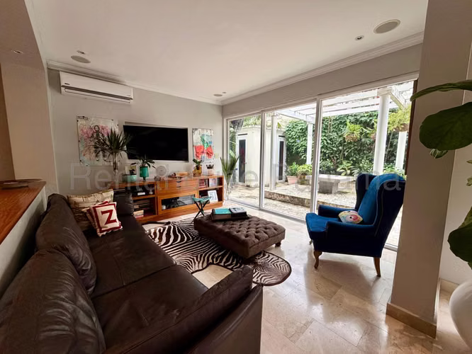 Venta Casa Duplex Costa del Este - YD