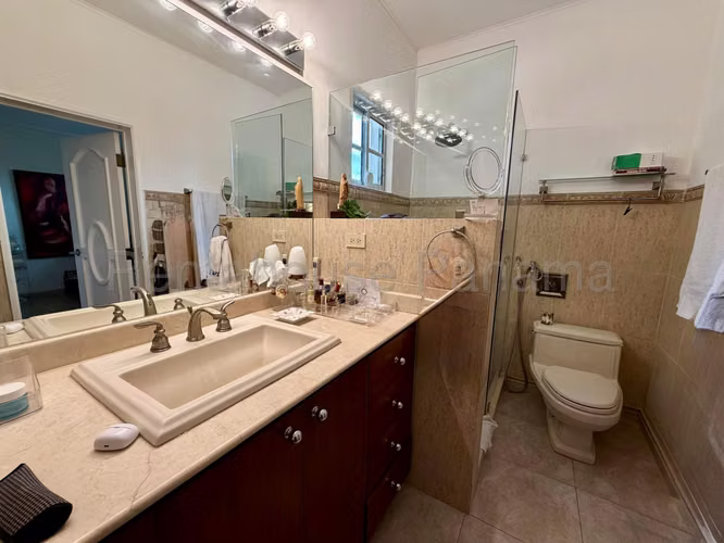Venta Casa Duplex Costa del Este - YD