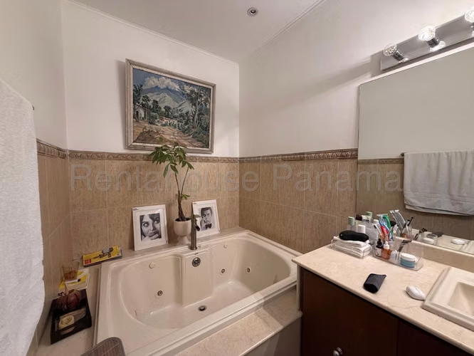 Venta Casa Duplex Costa del Este - YD