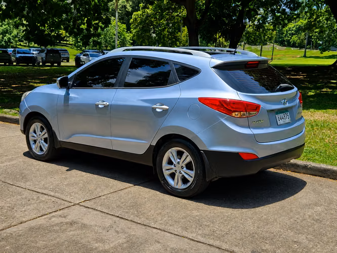 Hyundai Tucson IX Automática Full Extras poco uso - Imagen 18