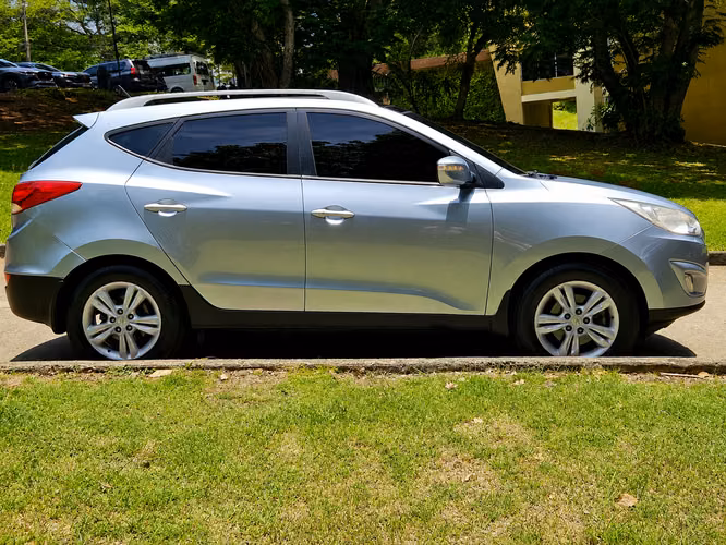 Hyundai Tucson IX Automática Full Extras poco uso - Imagen 9