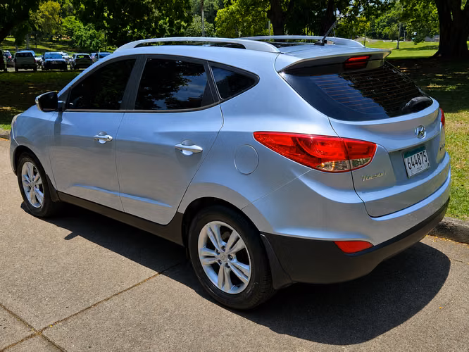 Hyundai Tucson IX Automática Full Extras poco uso - Imagen 4