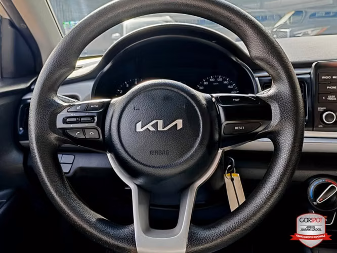 Kia Rio 2024 Automática EF3365
