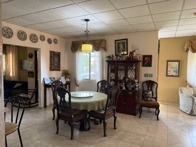 Se vende hermosa casa grande área exclusiva David 260 mil