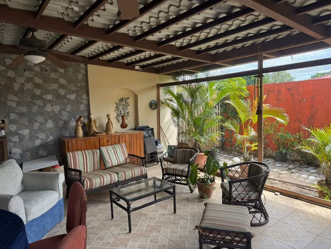 Se vende hermosa casa grande área exclusiva David 260 mil