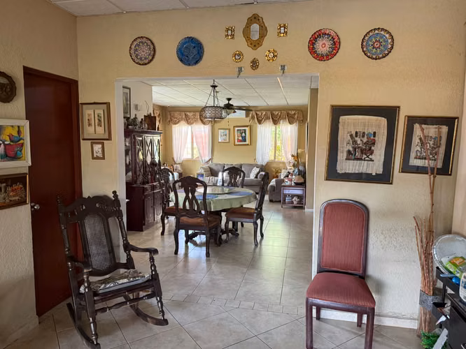 Se vende hermosa casa grande área exclusiva David 260 mil