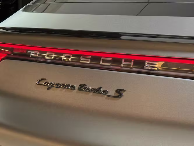 PORSCHE CAYENNE TURBO S E-HYBRID 2020