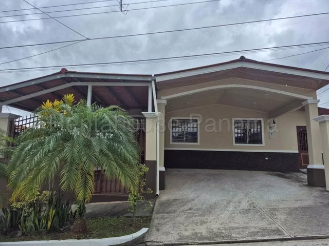 Casa en alquiler en Villa Lucre 27LRL755