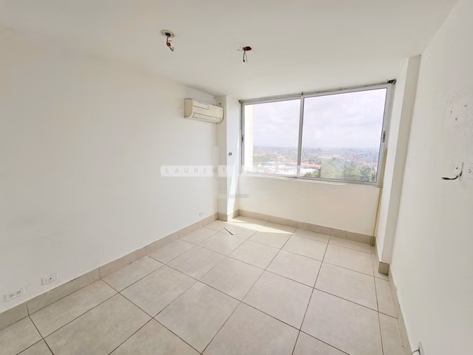 Vendo Apartamento en PH Sky Point de 3 habitaciones 2 parkings. Haga una oferta