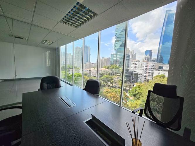 Venta de Oficina Remodelada en Office One - Obarrio. Haga una oferta