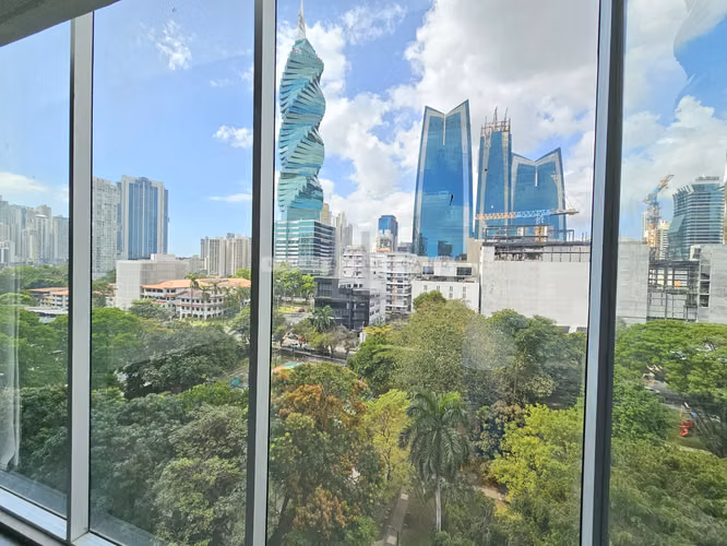 Venta de Oficina Remodelada en Office One - Obarrio. Haga una oferta