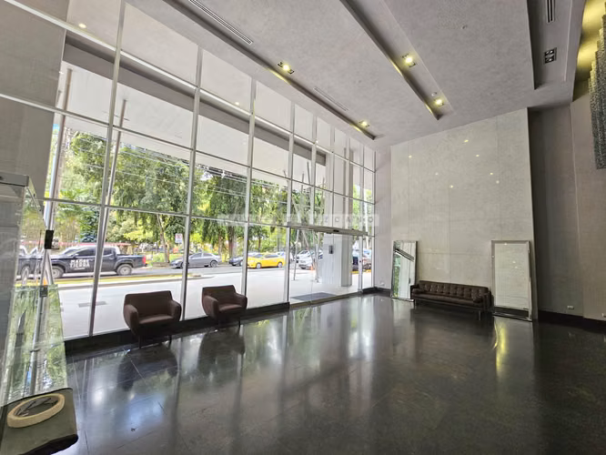 Venta de Oficina Remodelada en Office One - Obarrio. Haga una oferta