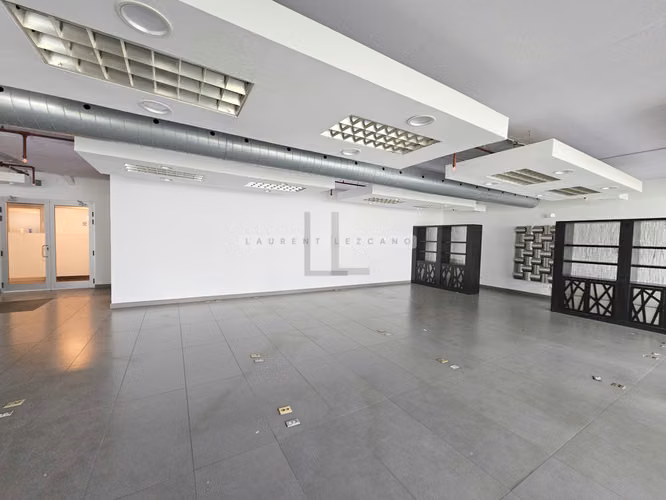 Venta de Oficina Remodelada en Office One - Obarrio. Haga una oferta