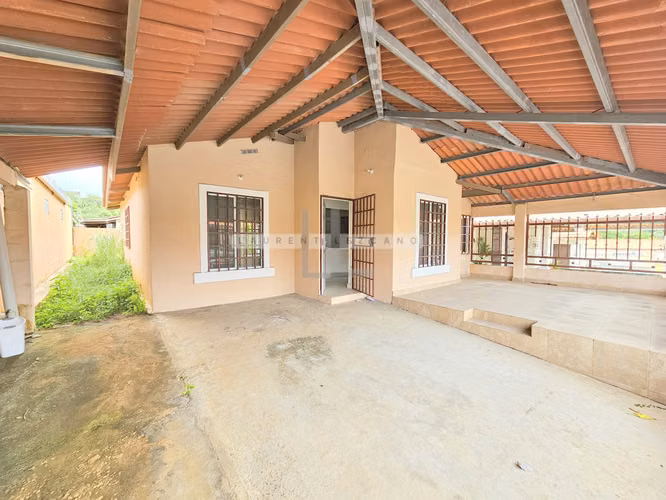 Venta Casa Unifamiliar en Paseo Montelimar en Calle Privada. Haga una oferta
