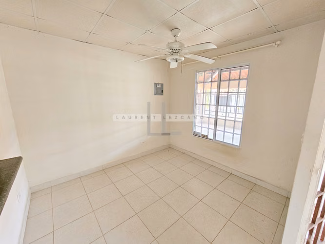 Venta Casa Unifamiliar en Paseo Montelimar en Calle Privada. Haga una oferta