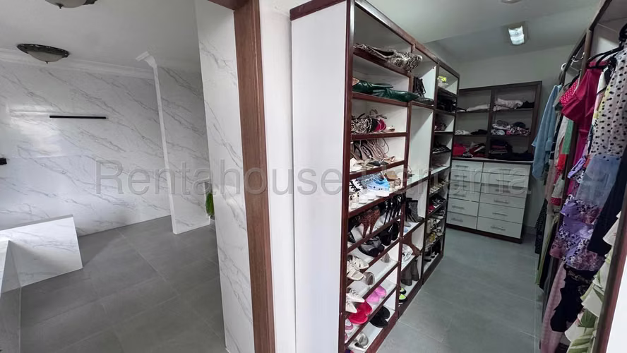 Vendo Apartamento de 332 m² en PH Princesa del Mar, Avenida Balboa 27-167GG